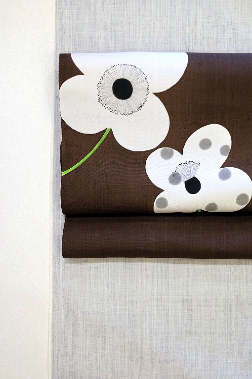 【未使用　作家物】型絵染　鶴唐草　結城紬　名古屋帯　帯丈360cm 帯幅31cm 型絵染/九寸名古屋帯 白い花 岡田その子作品