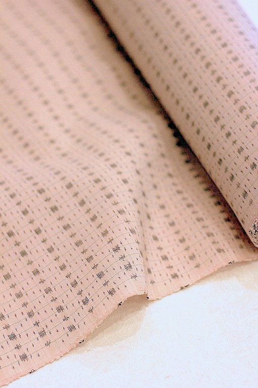 本さつま 東郷織物 緯絣 淡珊瑚色/灰桜色 本さつま 東郷織物 緯絣 淡珊瑚色/灰桜色